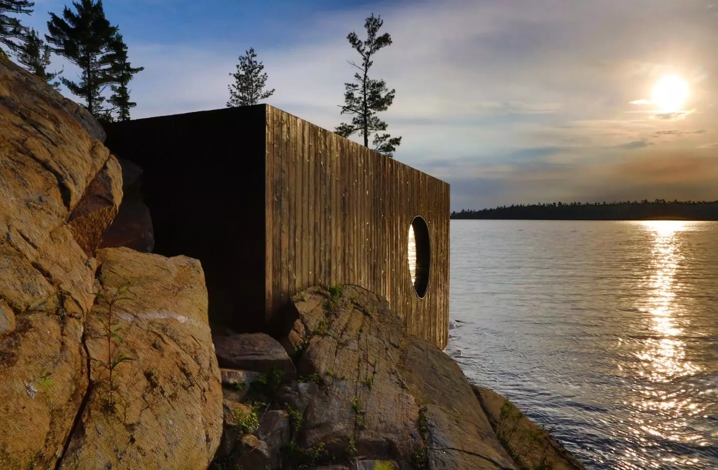 Cottage situated on prehistoric large scale rock formations in Georgian Bay.