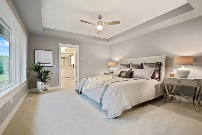 Room with gray wall, ceiling fan, recessed lighting, and windows