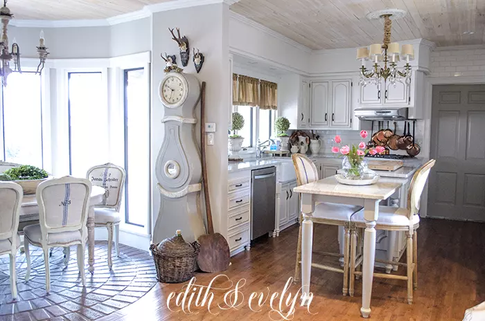 Decorating with Copper in the Kitchen | Edith & Evelyn | www.edithandevelynvintage.com