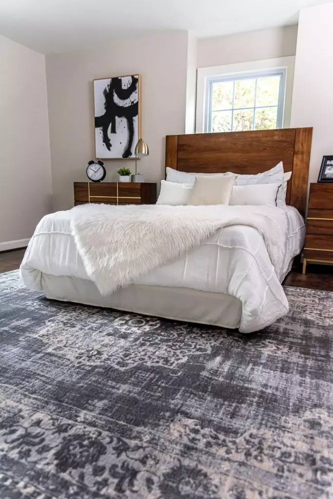 Bedroom rug with simple design