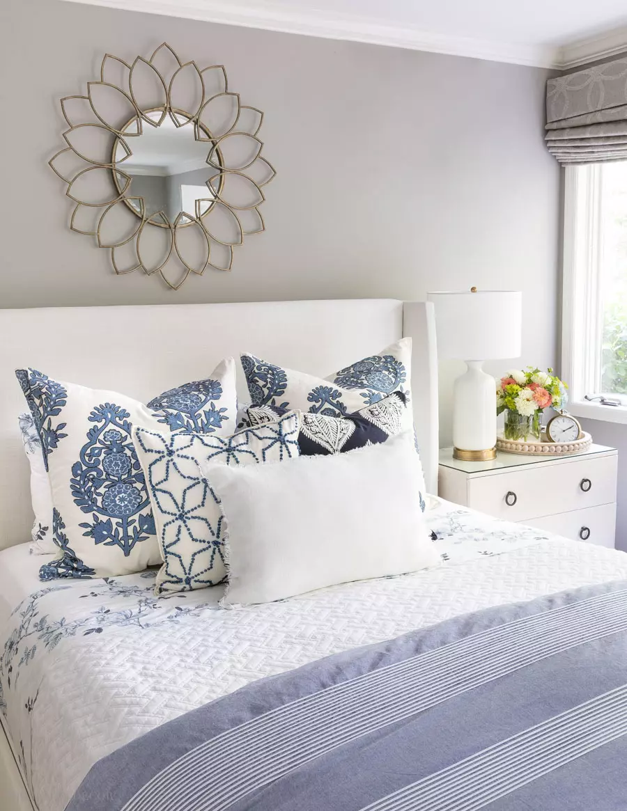 Love the mix of colors and patterns! This post is so helpful for figuring out how to arrange pillows on a bed!