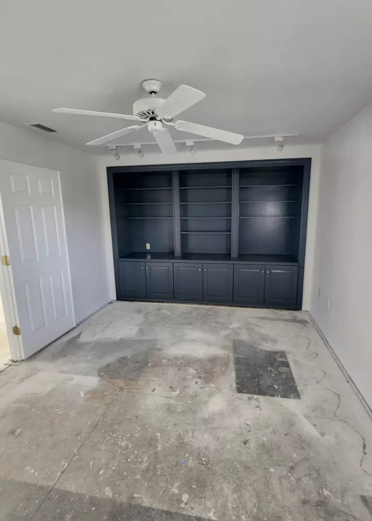 Sherwin Williams best off-white paint color, Snowbound with Benjamin Moore Ocean Floor painted built-in cabinets, blue hue