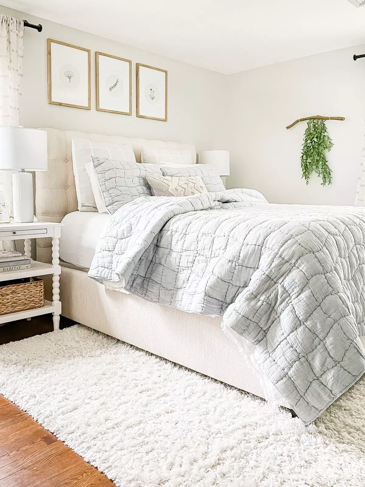 Neutral bedroom with Paper White walls