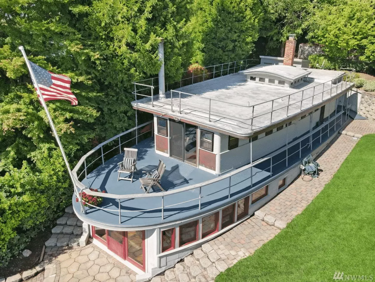 Ship-Shape House in Mercer Island, Washington