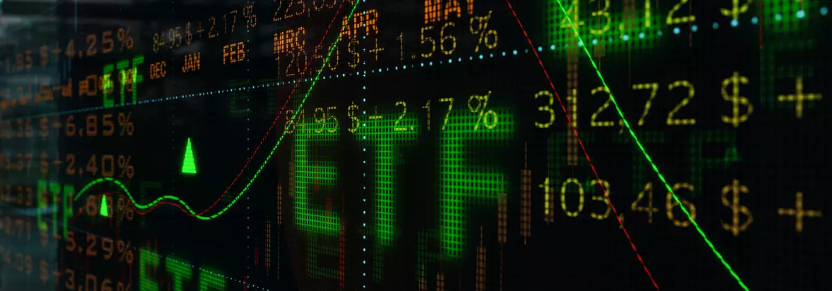 Close-up ETF concept with quotes, timeline, percentages, charts and financial figures on a screen.