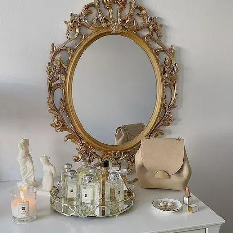 Mirror Reflecting Wood Element