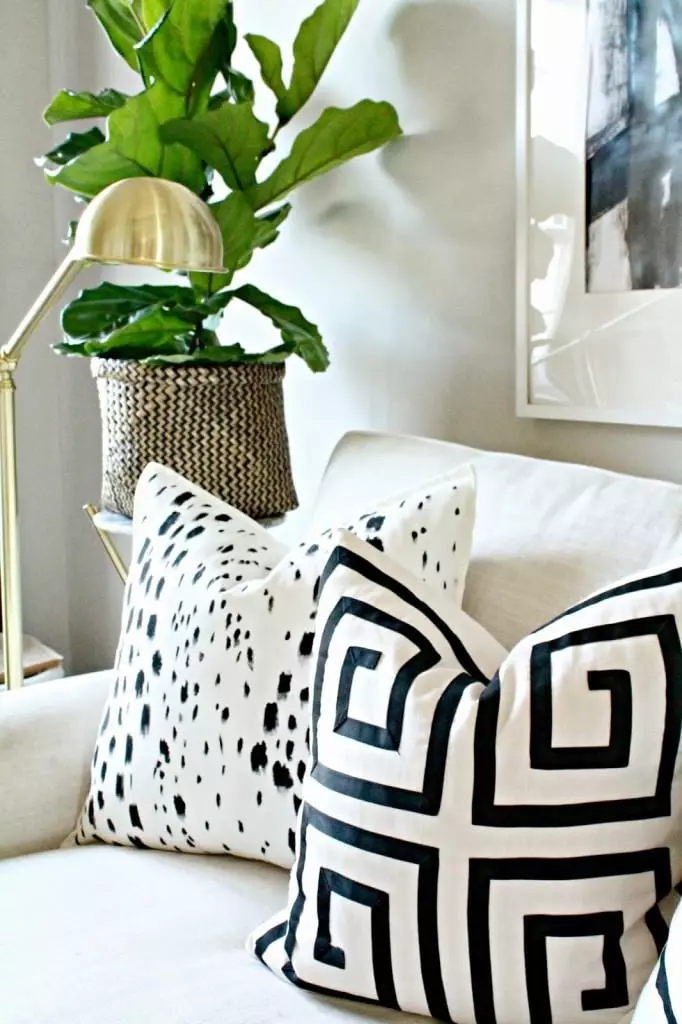 Tutorial: DIY Yarn Fringe Pillow