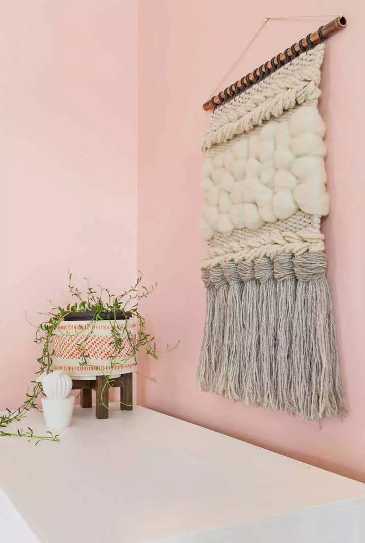 Tutorial: DIY Yarn Wall Hanging