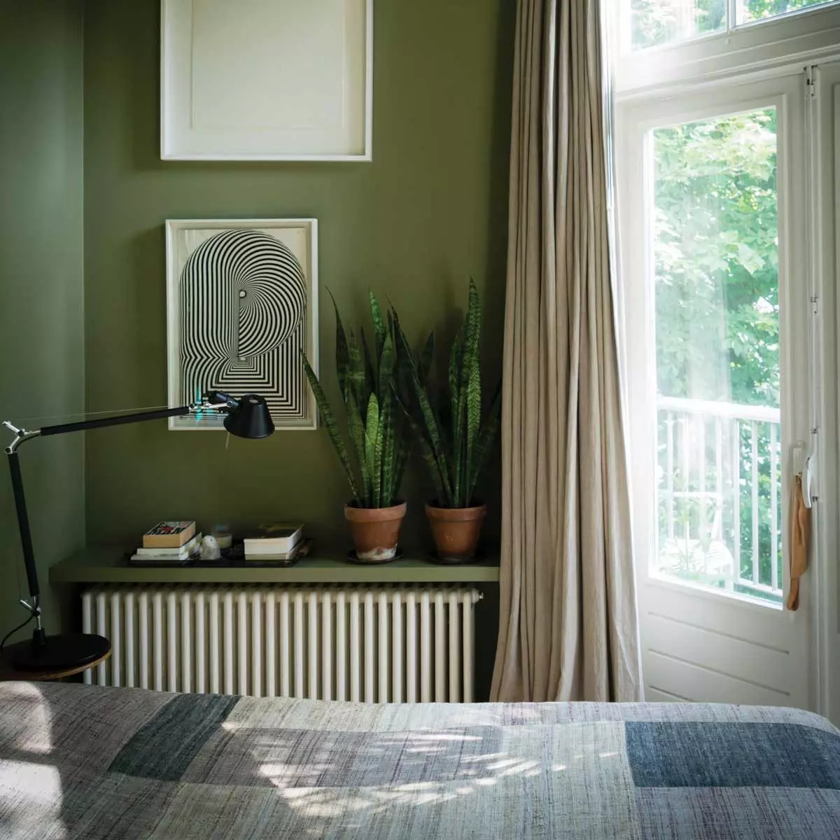 Bedroom with desert-inspired colors