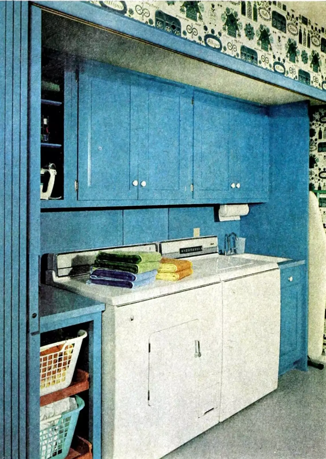 Small laundry room cupboard from the 1960s - 1964 (2)