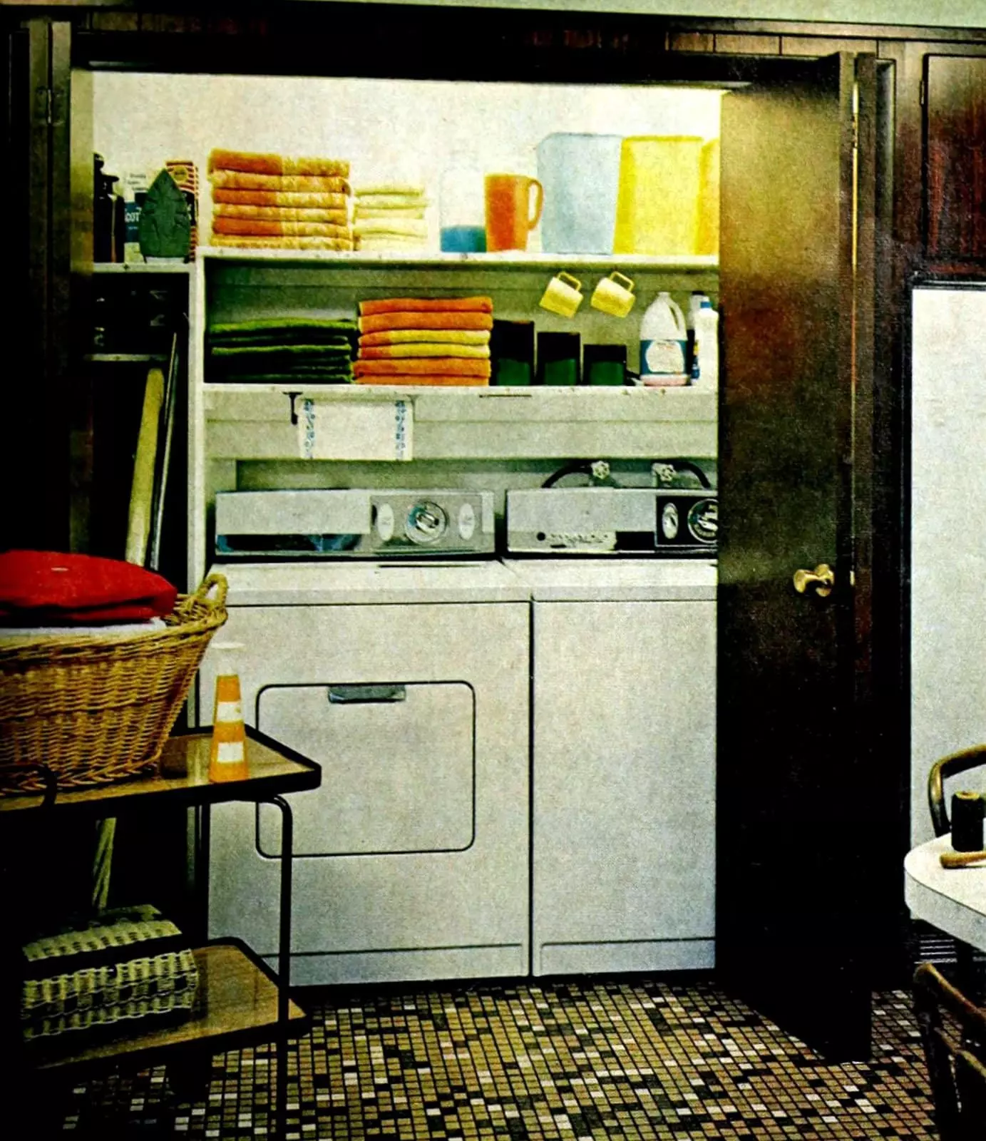 Basic washer and dryer cupboard setup (1966)