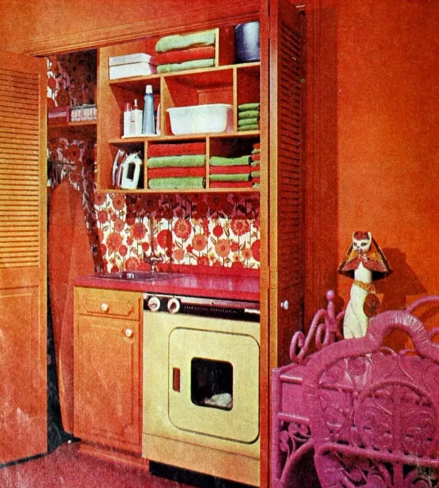 Simple 70s laundry cupboard (1970)