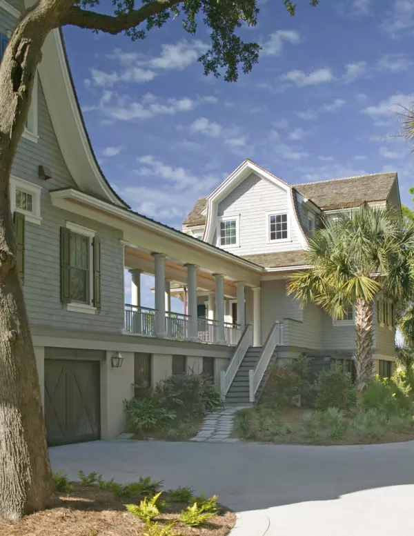 incorporate contemporary architecture for an exquisite-looking breezeway and detached garage