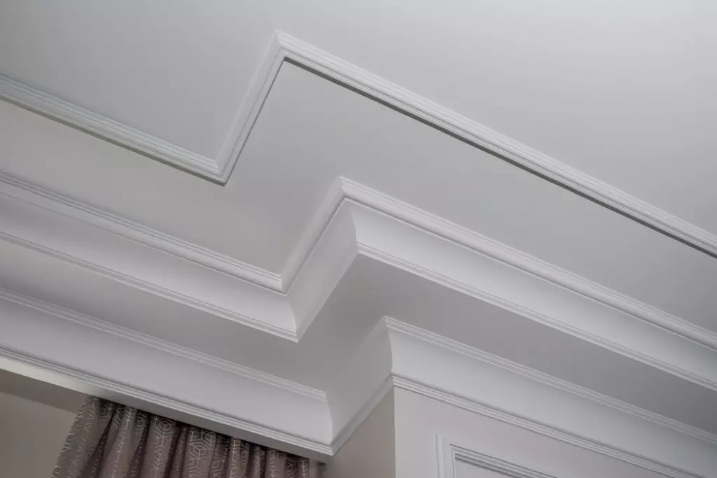 white crown molding