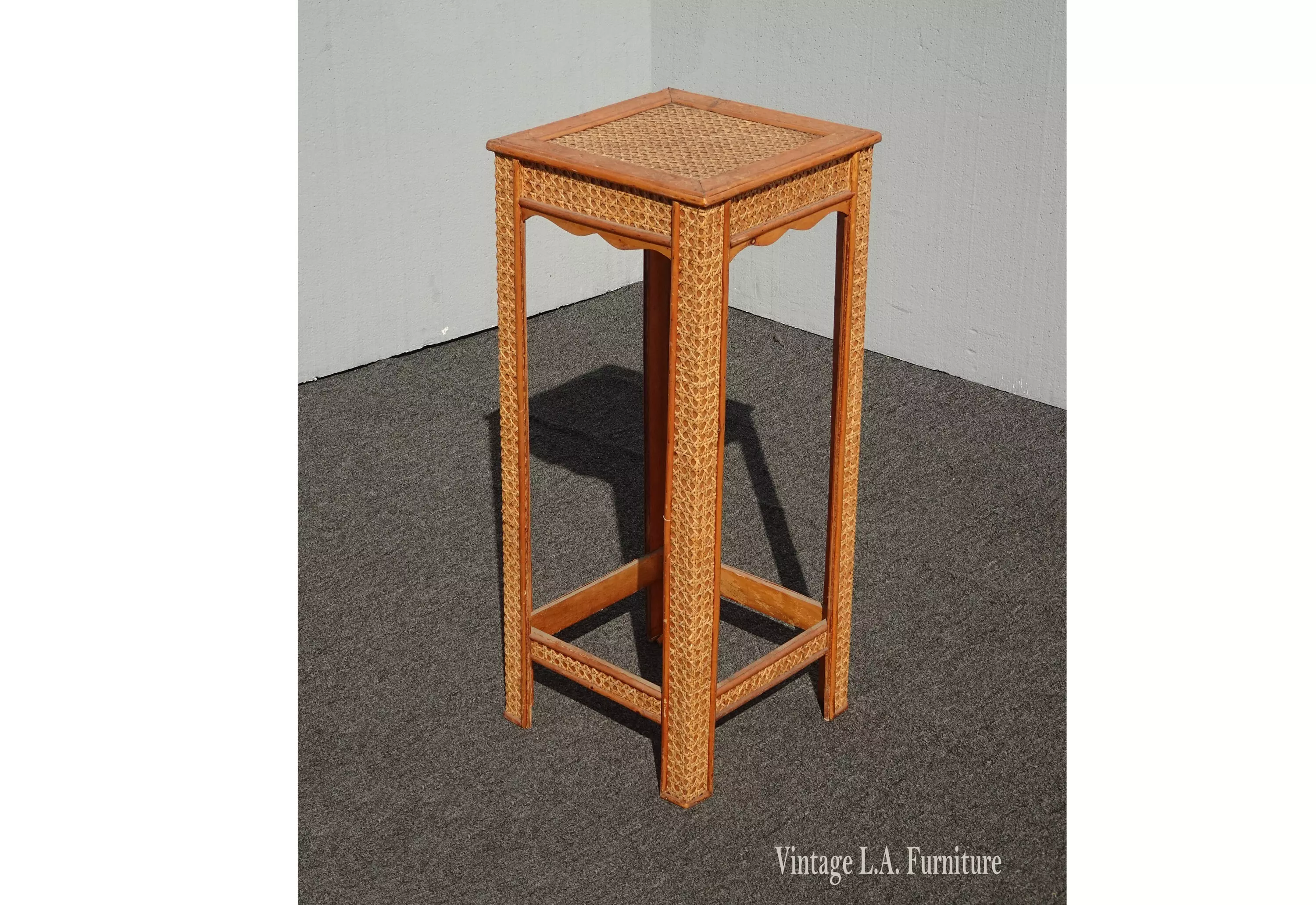 20+ Round Rattan End Table