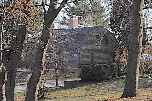 Dutch Colonial house in Rhode Island that dates to the 1600s