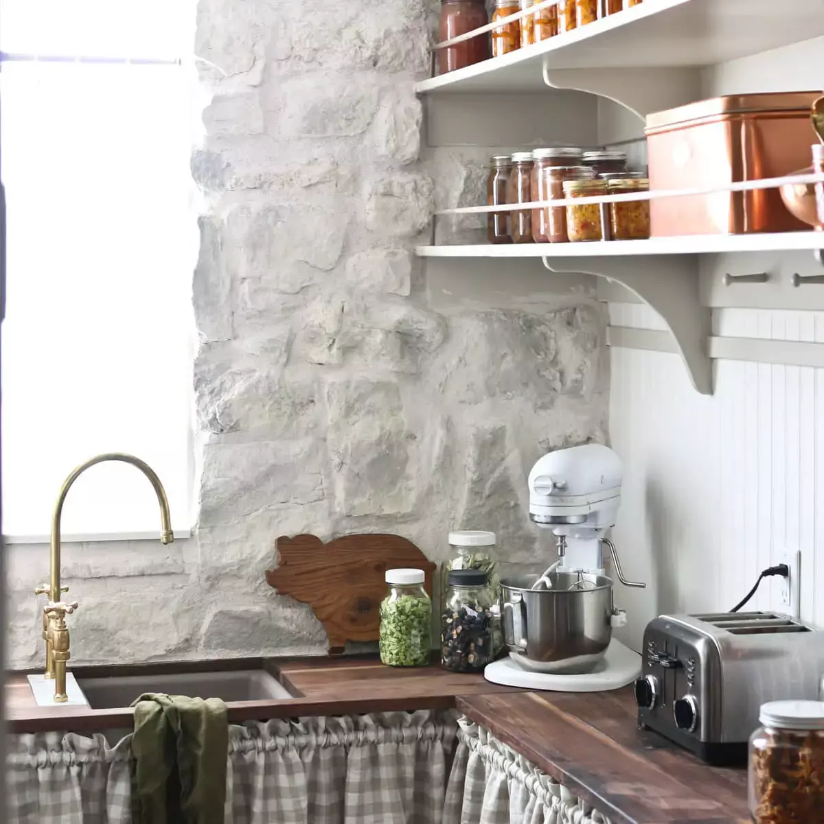 white glossy cabinetry