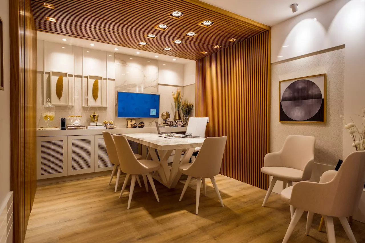 White, Sophisticated Wall-Mounted Dining Table