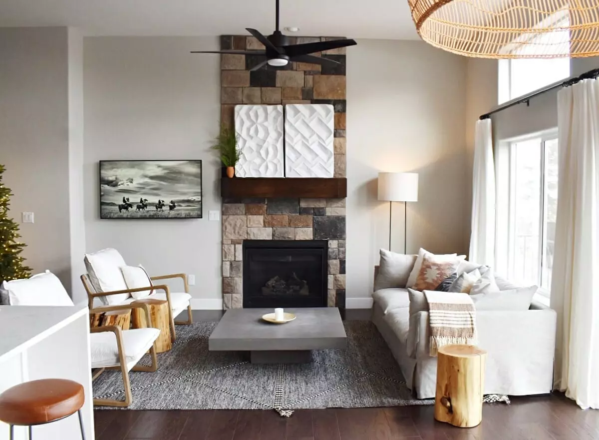 Cabin-interior-design-ideas-with-a-brick-fireplace