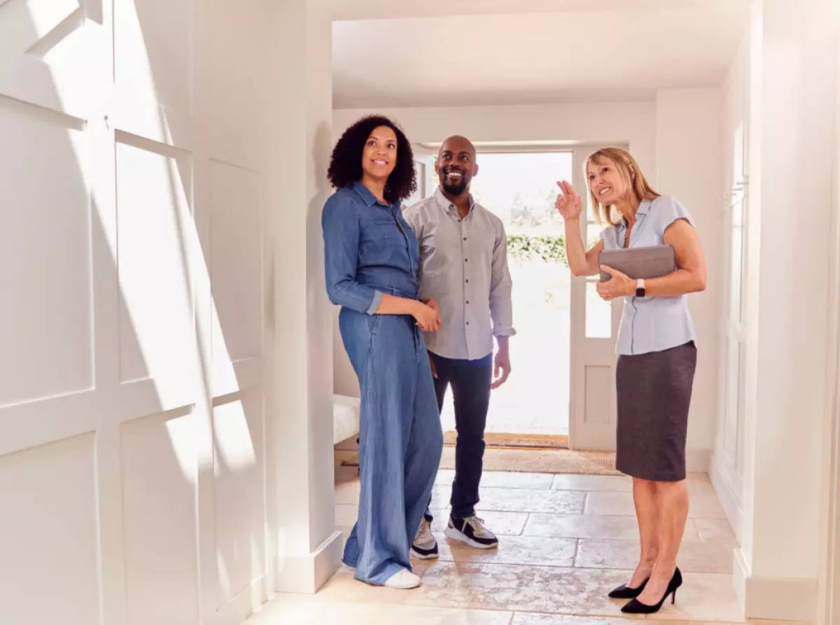 real estate agents i trust showing couple a house