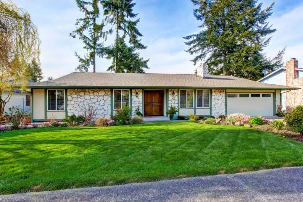 A countryside ranch house with stone decorative cladding in the front porch