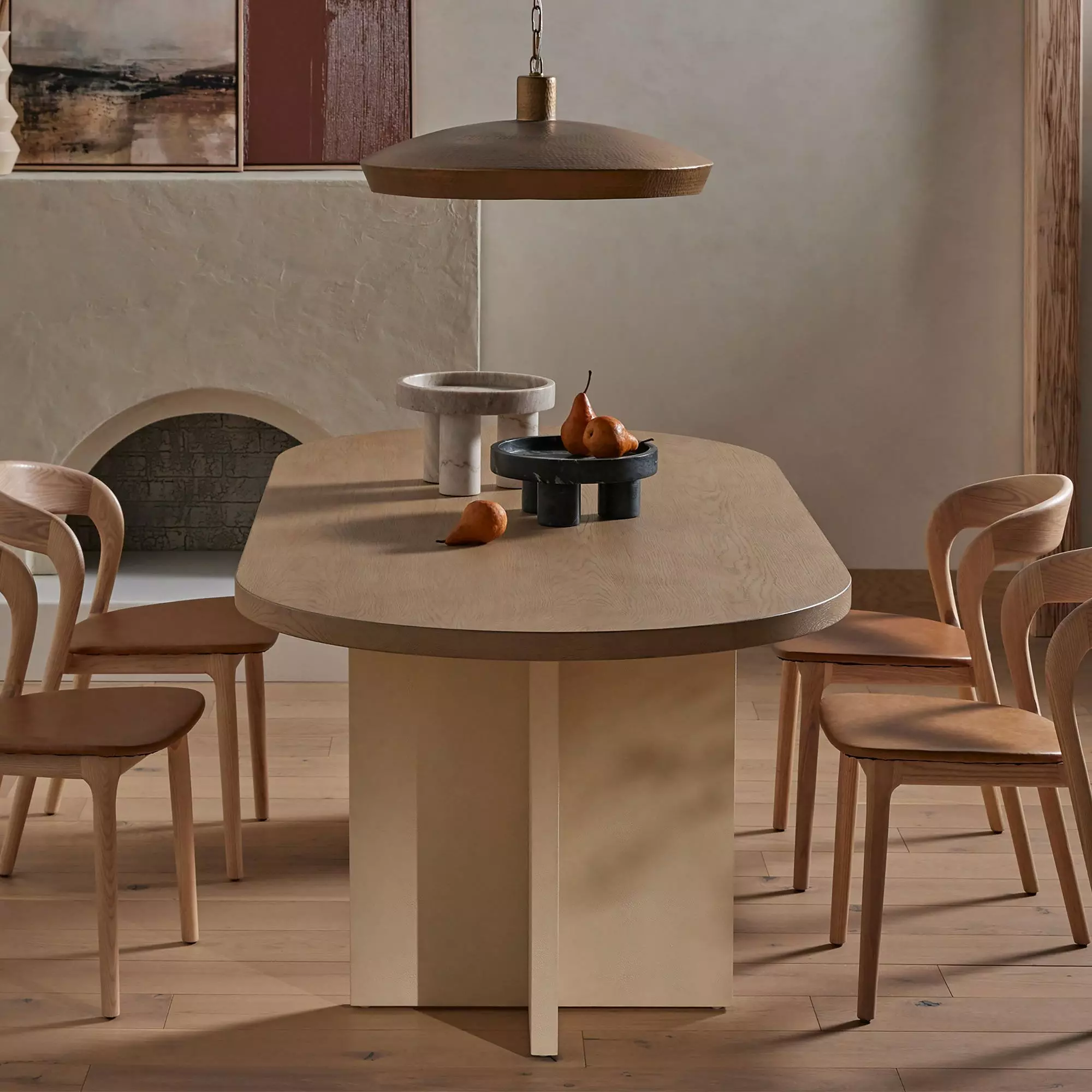 Rounded Legs Dining Table