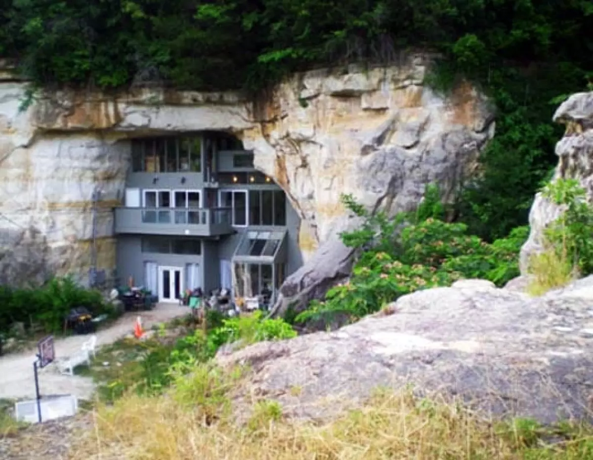 Festus’s Cave House in Missouri