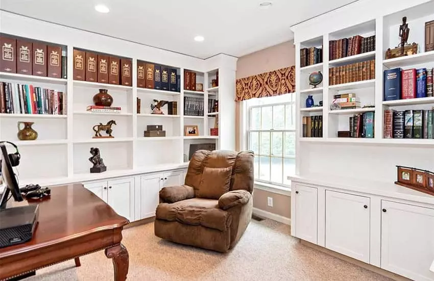 Workspace nook between two doorways