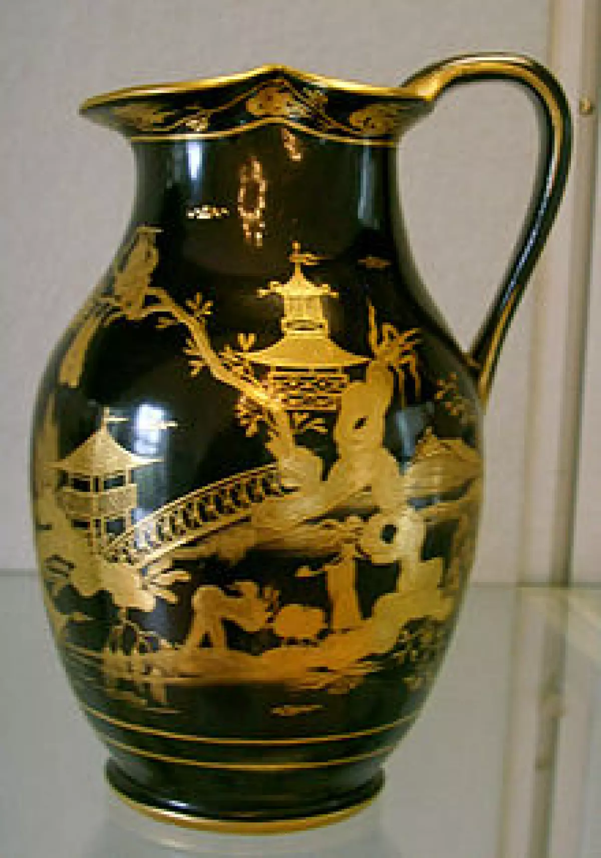 A Vienna porcelain jug, 1799, decorated to imitate another rare Chinese product, lacquerware