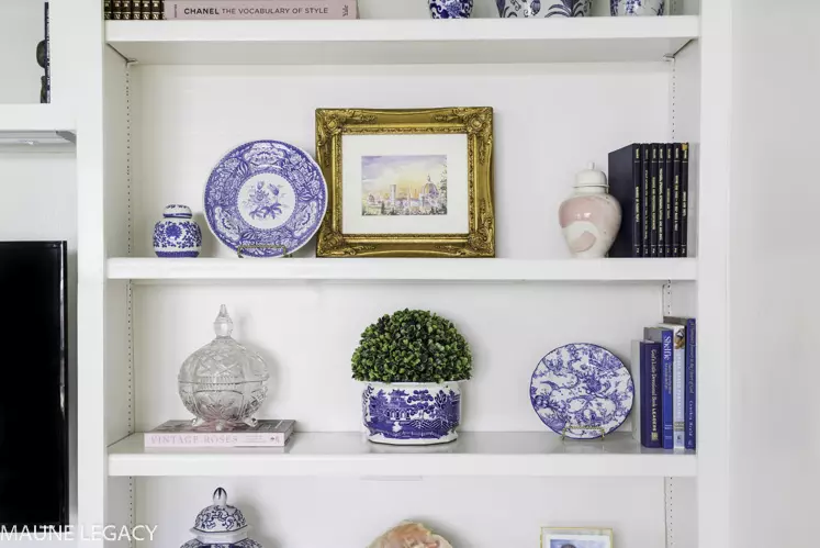 Tips to decorate your bookcase.