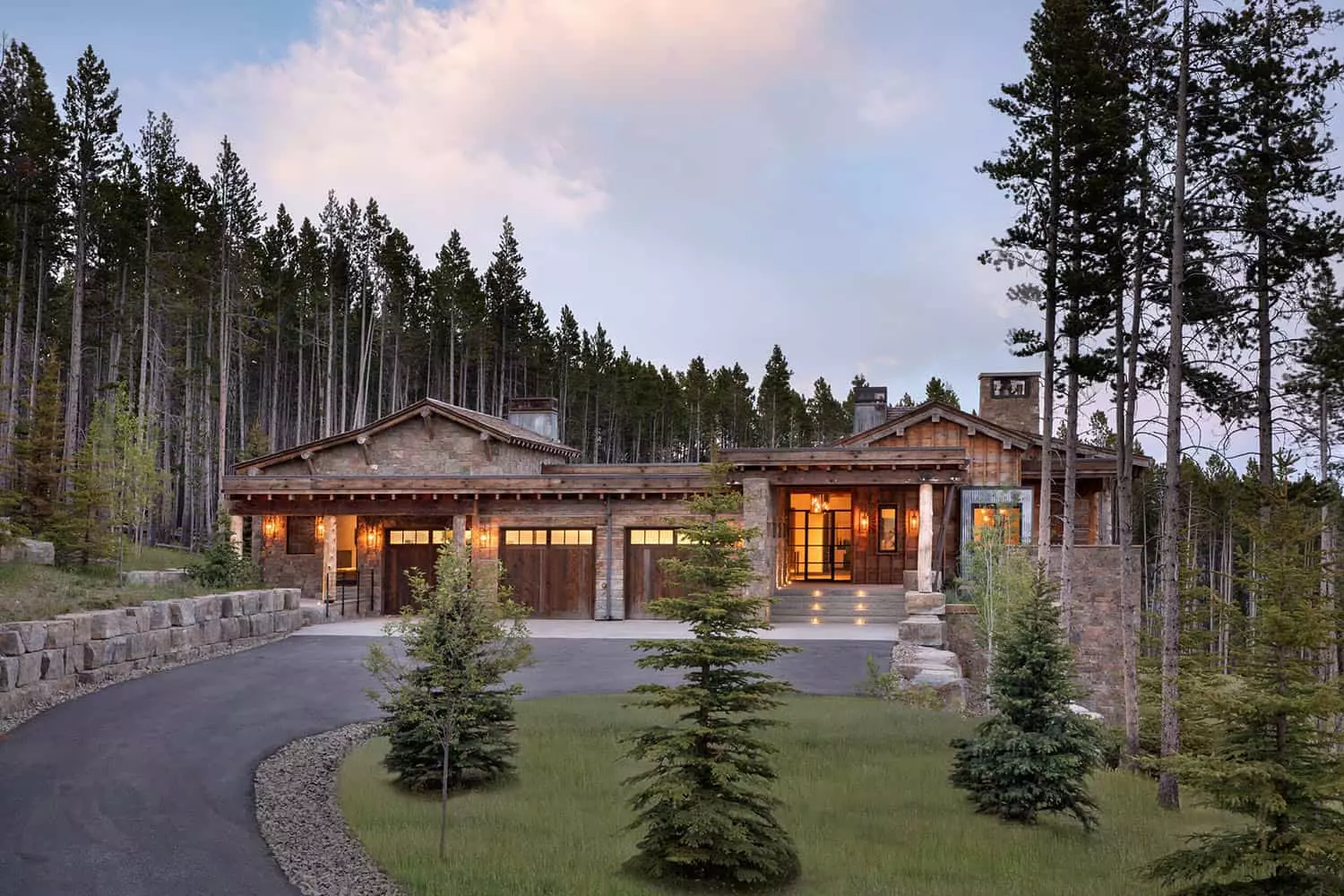 modern-rustic-mountain-home-exterior-dusk