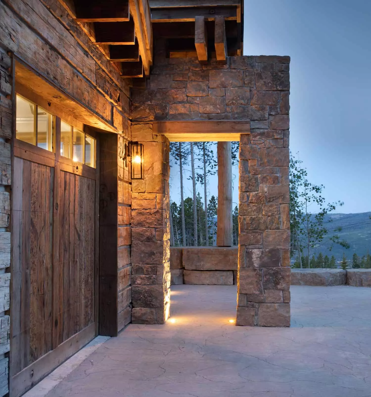 modern-rustic-mountain-home-exterior-garage