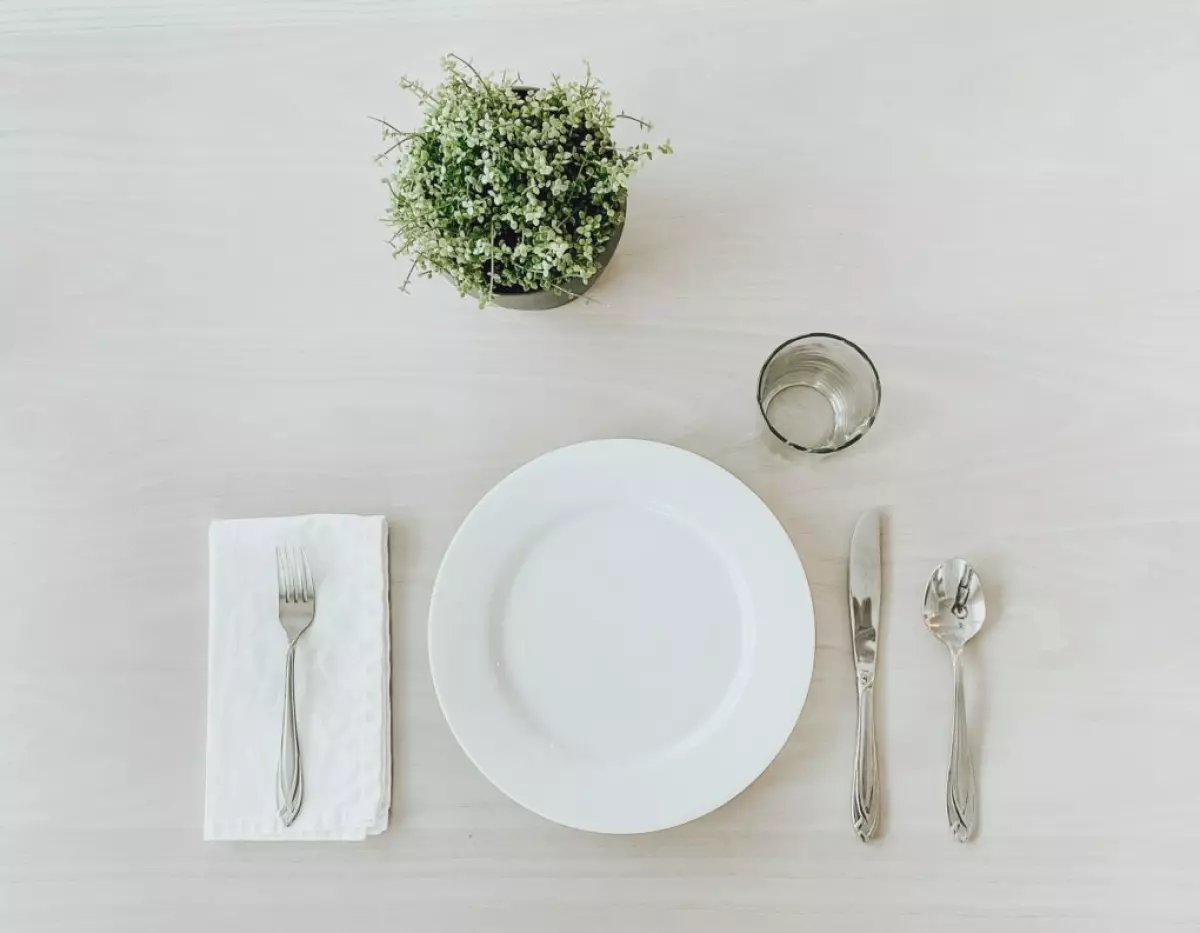 How to Set an Elegant Table For a Casual Dinner Party