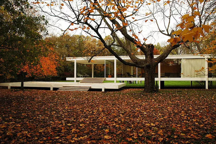 AD Classics: The Farnsworth House / Mies van der Rohe - Image 1 of 10