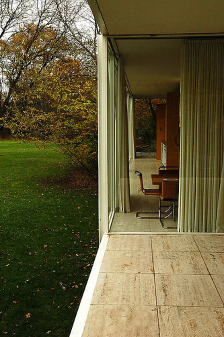 AD Classics: The Farnsworth House / Mies van der Rohe - Image 2 of 10