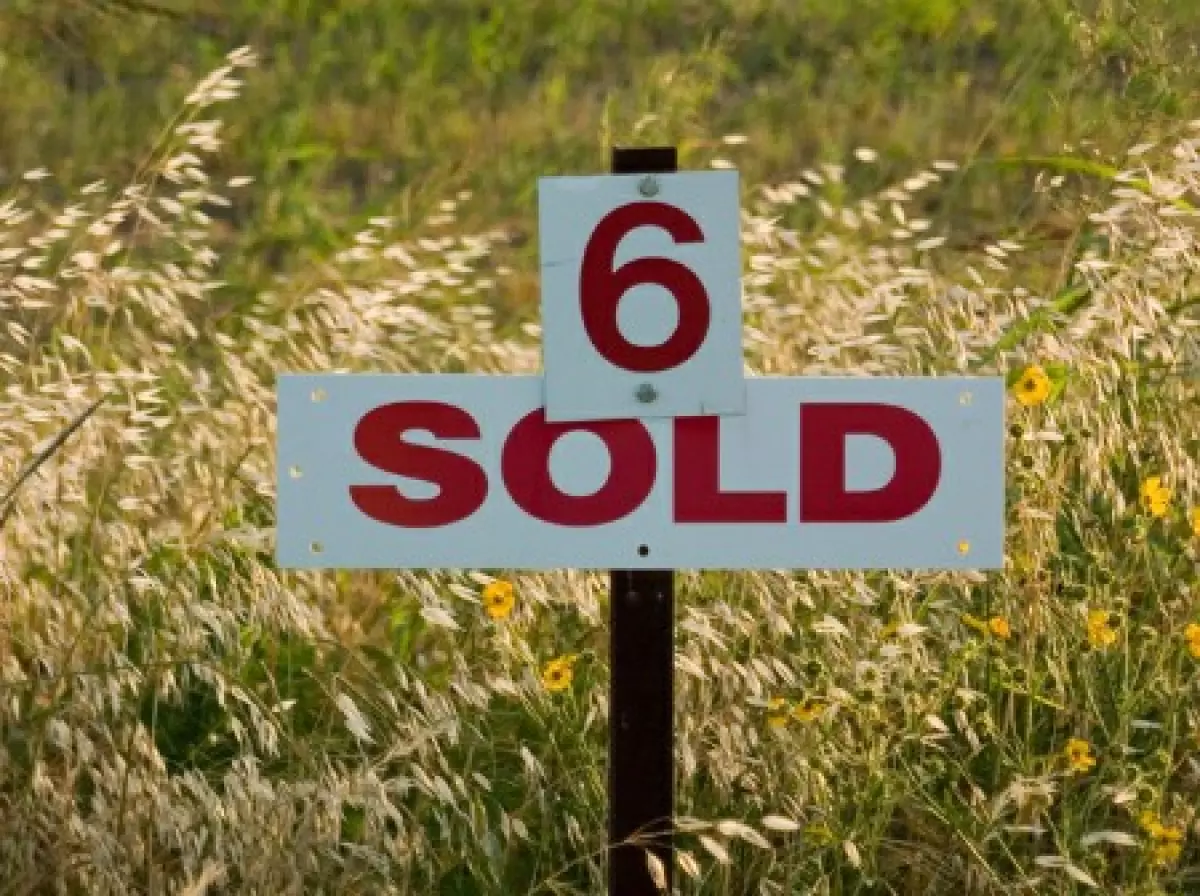 Property signs help sell lots and land