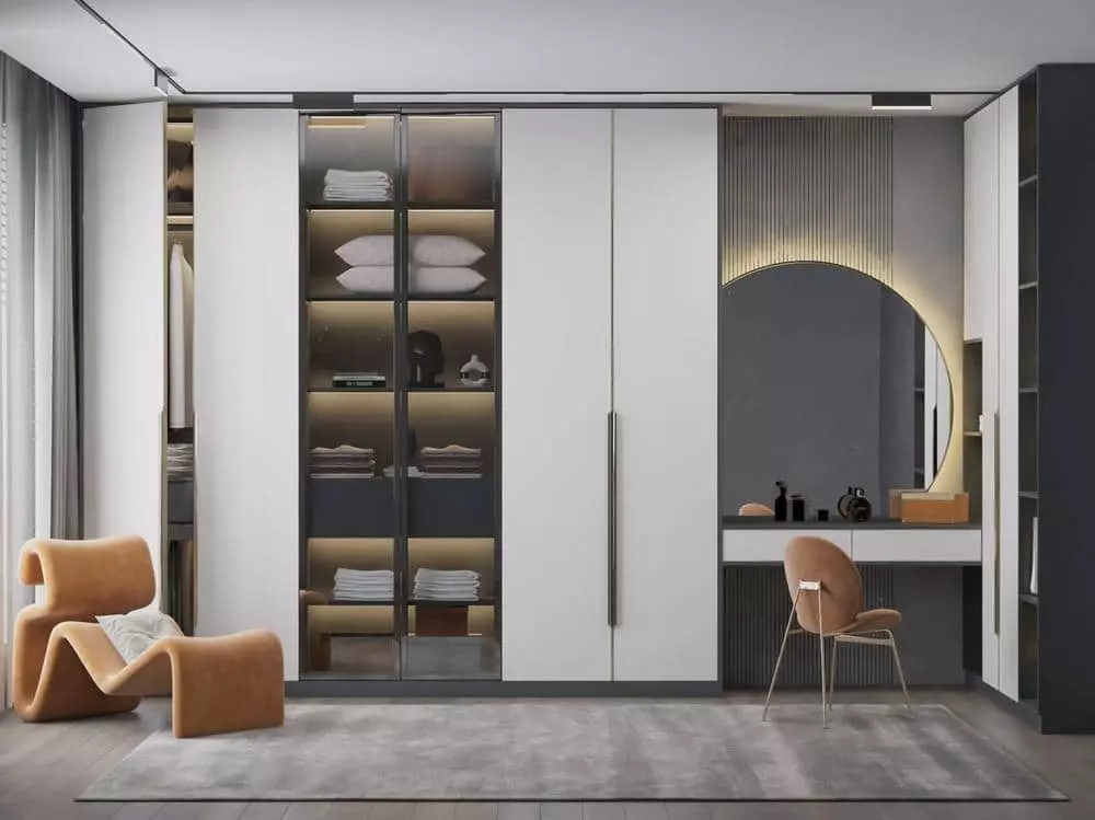 Luxurious built-in closets