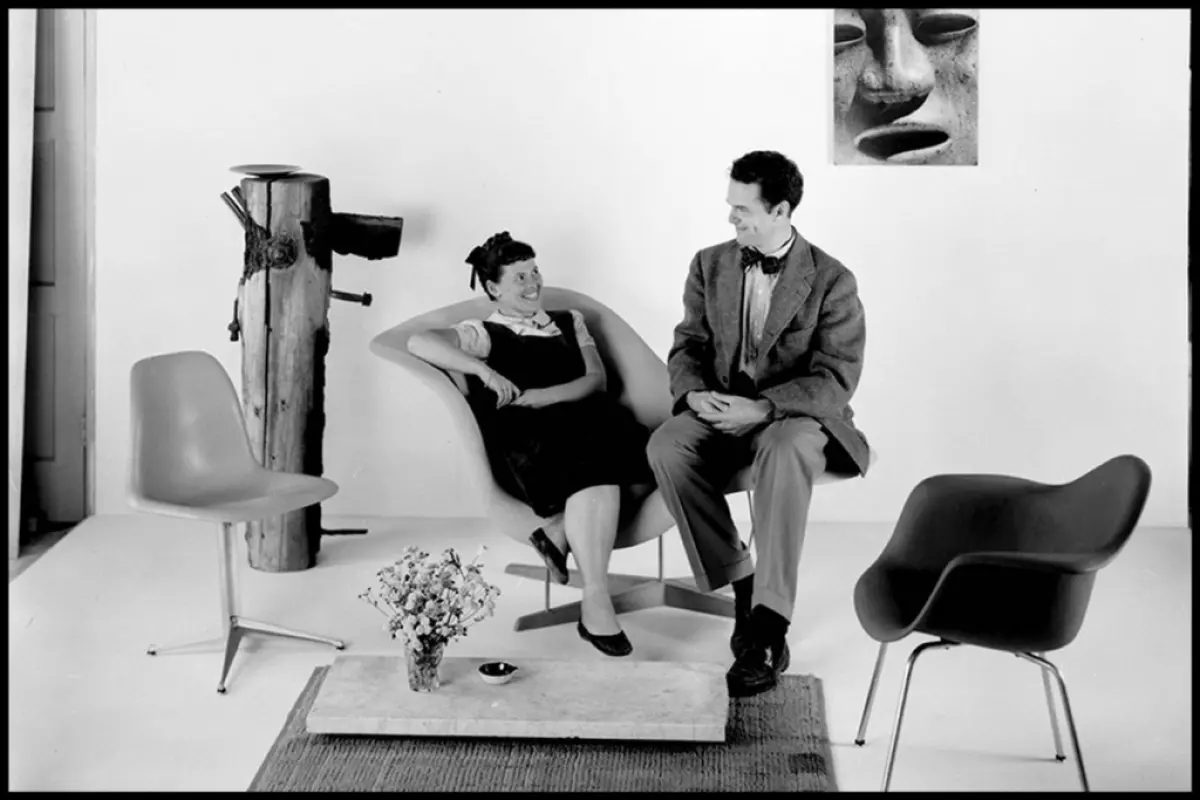 Charles and Ray Eames sitting on the La Chaise prototype, 1948.