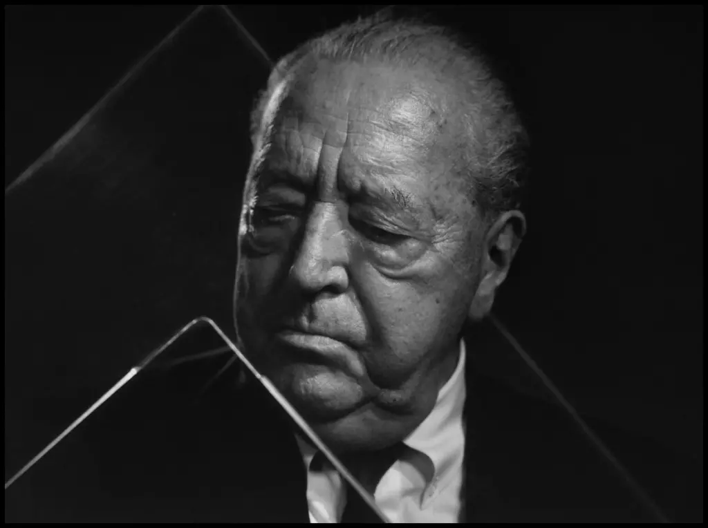 Ludwig Mies van der Rohe, 1962 photographed by Yousuf Karsh.