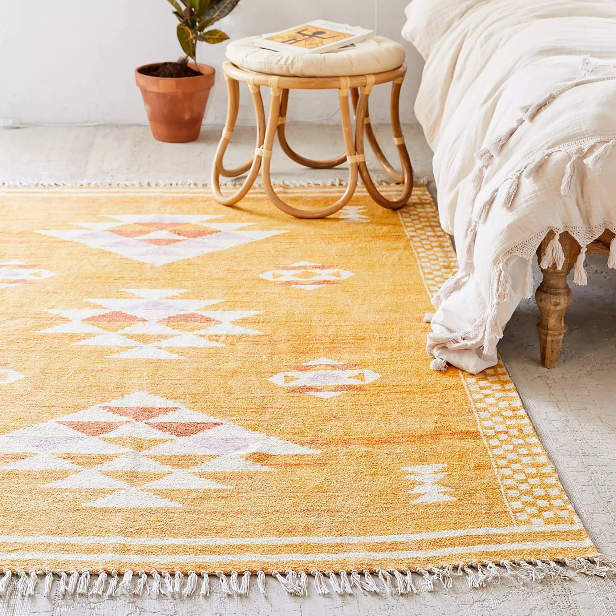 Bohemian home decor ideas with a bohemian rug