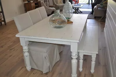 DIY-Farmhouse-Table-pin