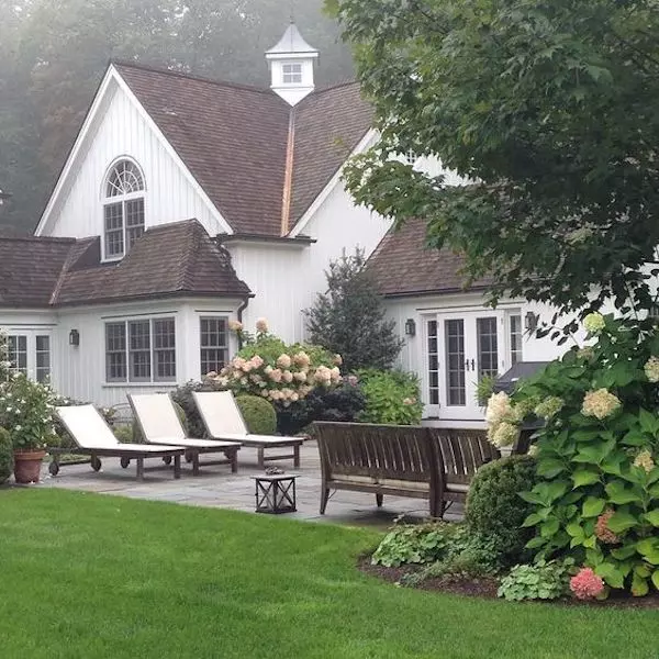 Benjamin Moore China White - Our former home’s exterior in Westchester County, New York