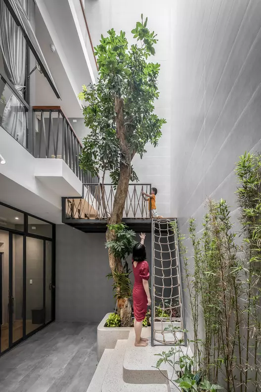 Vertical Greenery. Image © Prasanth Mohan