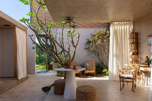 4 Homes in Brazil that Encourage Indoor-Outdoor Living - Image 6 of 14