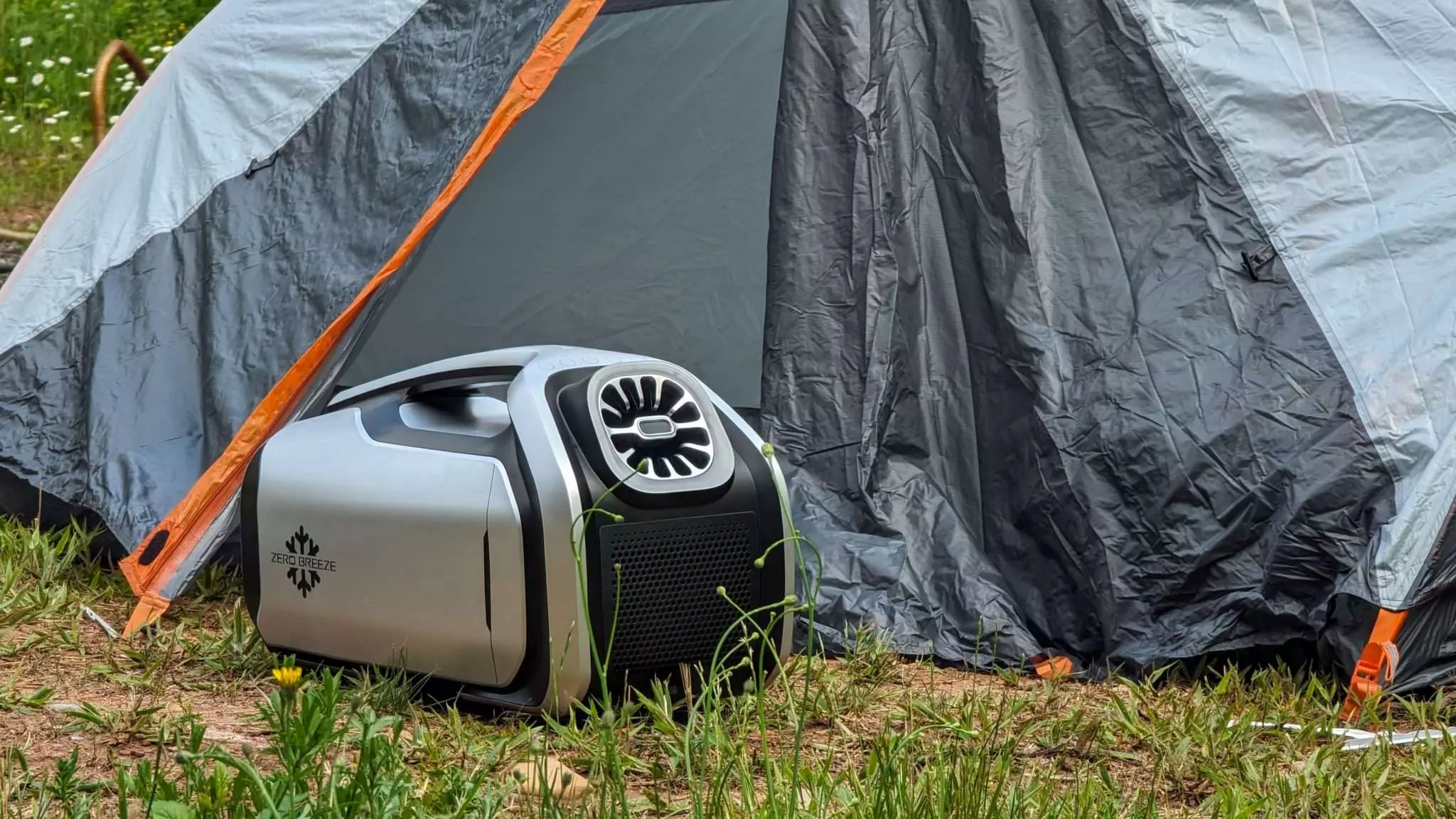 Tent with air conditioner