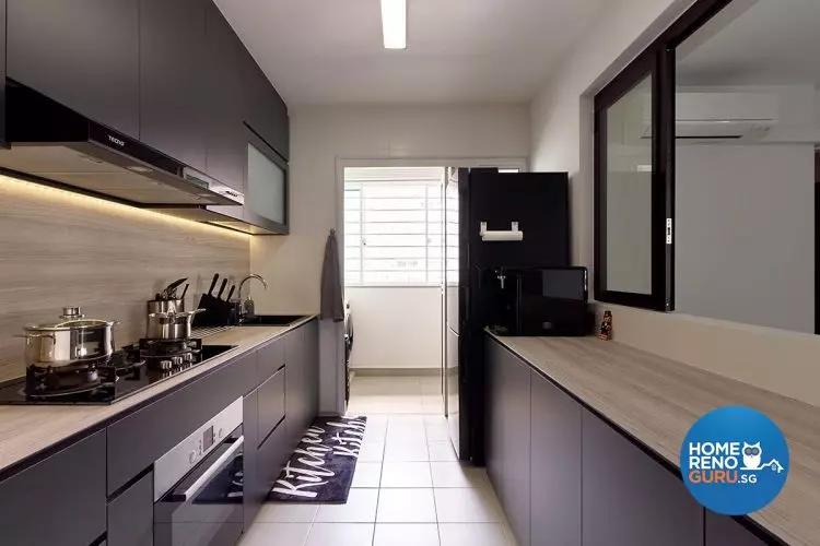 Kitchen with a combination of wood and dark colors