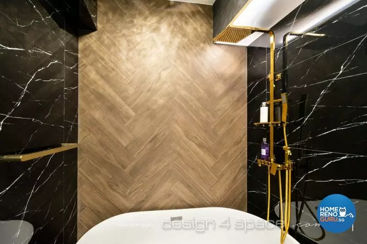 Bathroom with a mix of materials and golden elements
