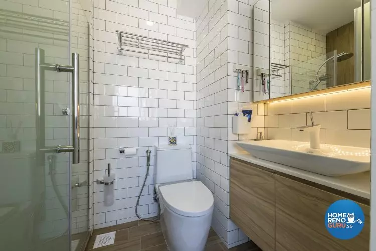 Bathroom with clean and light colors