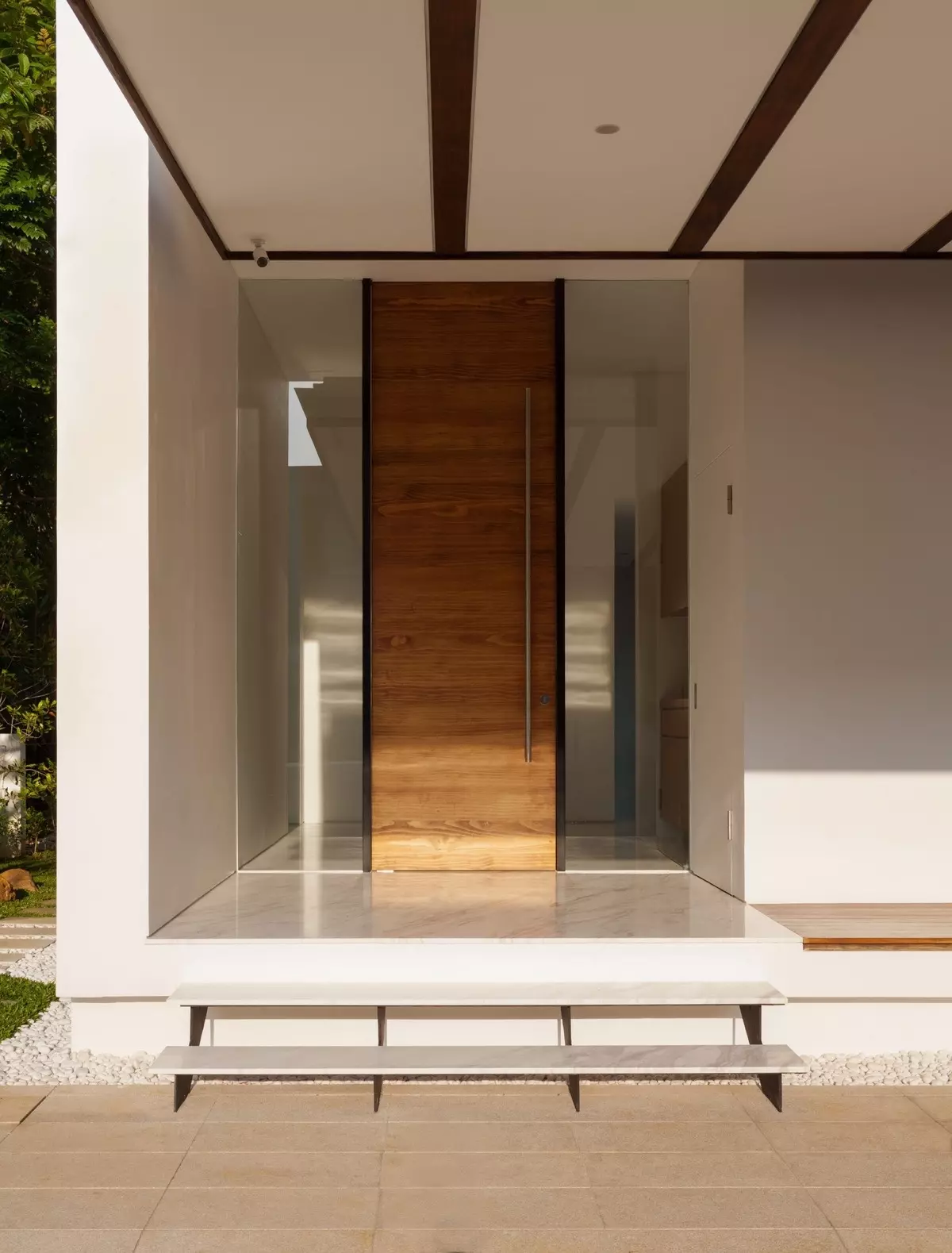 Modern Vertical Door Pull In Modern Home