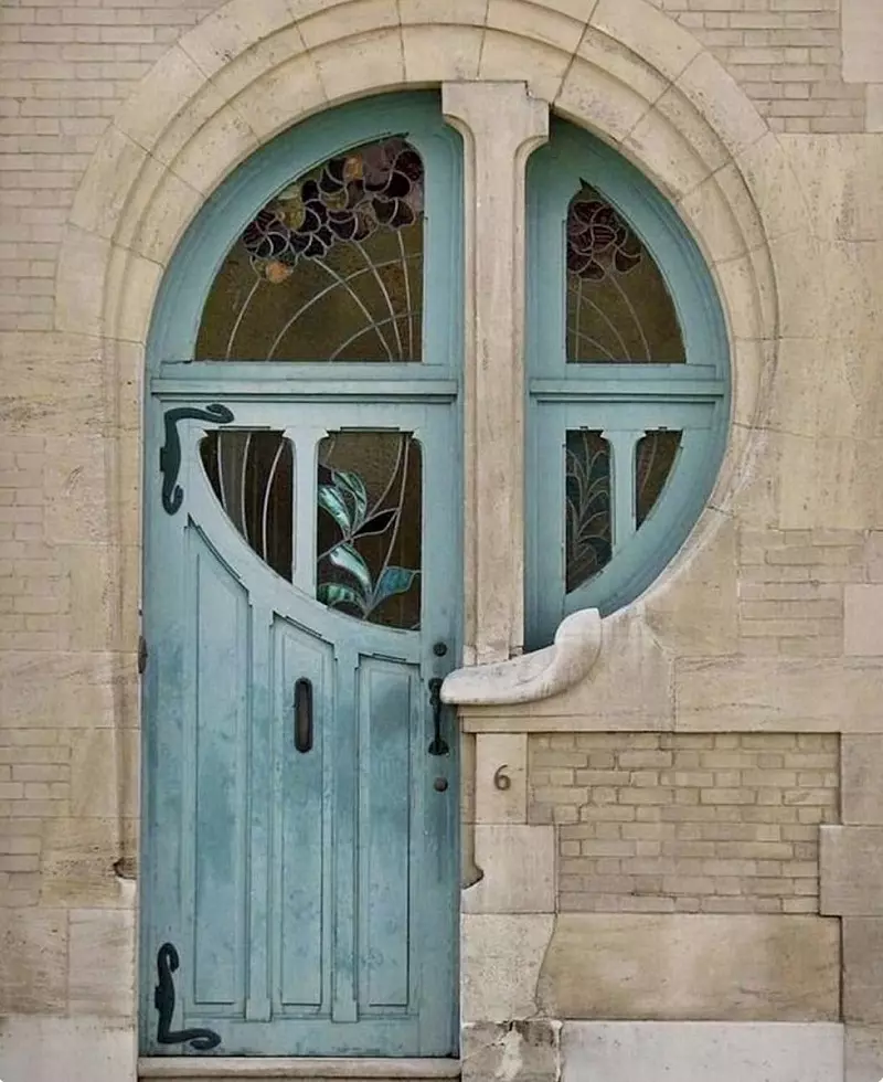 Unique Classical Door Position